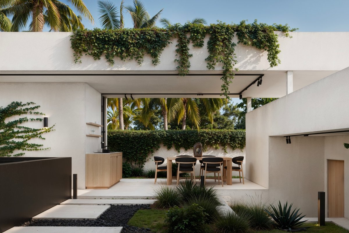 Sala with Outdoor Kitchenette